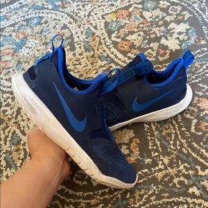 Nike Kids Navy and Royal Blue flex runner Sneakers 💙size 5💙